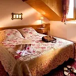 Otel De La Croix Perrin