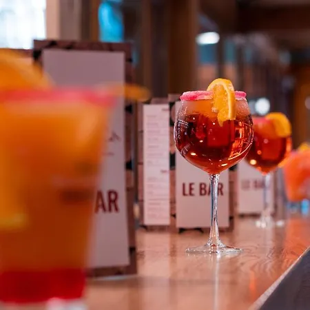 De La Croix Perrin Hotel 2*