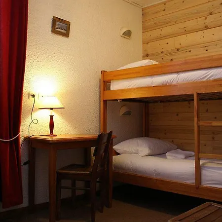 De La Croix Perrin Hotel 2*