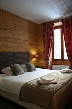 Hotel De La Croix Perrin