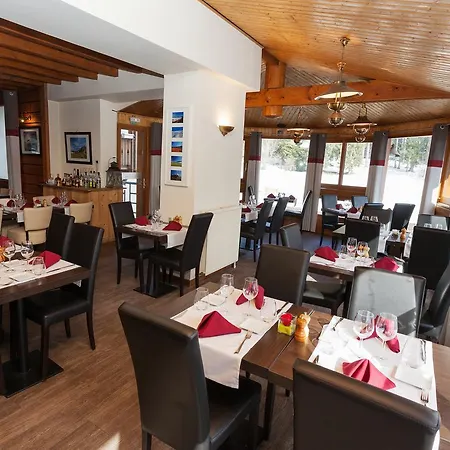 De La Croix Perrin Hotel