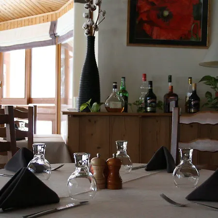 De La Croix Perrin Hotel 2*