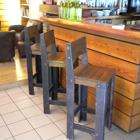 De La Croix Perrin Hotel 2*