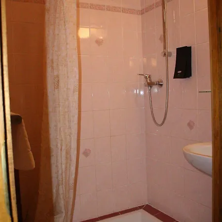 De La Croix Perrin Hotel 2*