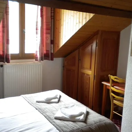 De La Croix Perrin Hotel 2*